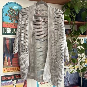 Women’s Light Gray Quarter Sleeve Knit Shrug from Urban Outfitters Size Small.
